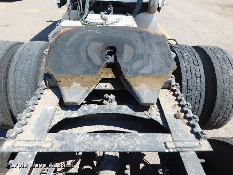 image for item DJ7714 2009 Volvo VNL  semi truck