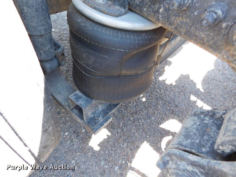 image for item DJ7714 2009 Volvo VNL  semi truck