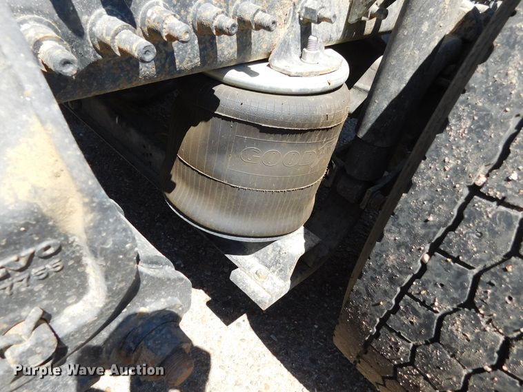 image for item DJ7714 2009 Volvo VNL  semi truck