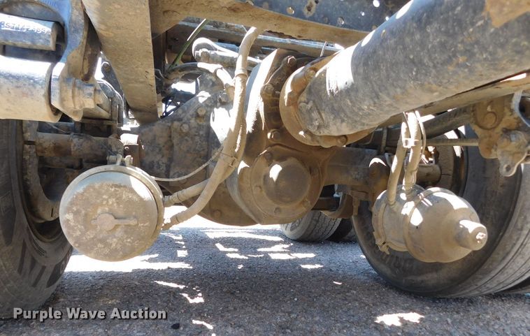 image for item DJ7714 2009 Volvo VNL  semi truck