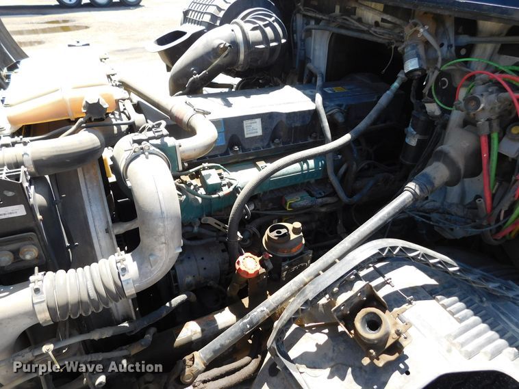 image for item DJ7714 2009 Volvo VNL  semi truck