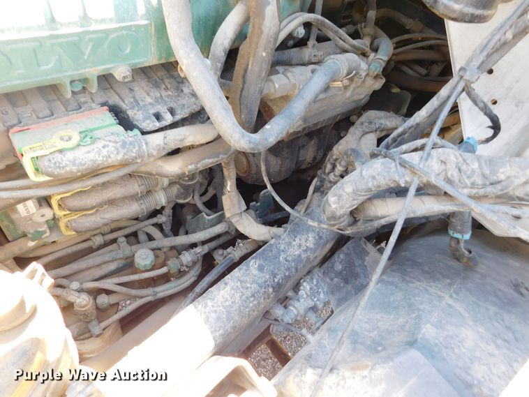 image for item DJ7714 2009 Volvo VNL  semi truck