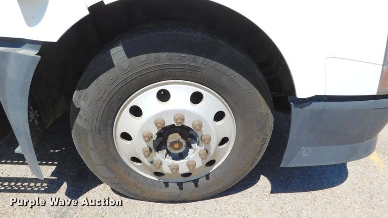 image for item DJ7714 2009 Volvo VNL  semi truck