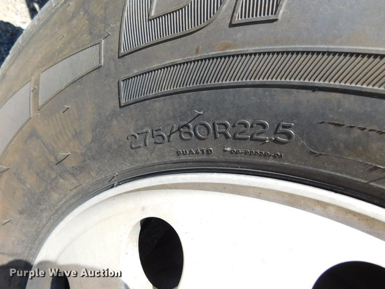 image for item DJ7714 2009 Volvo VNL  semi truck