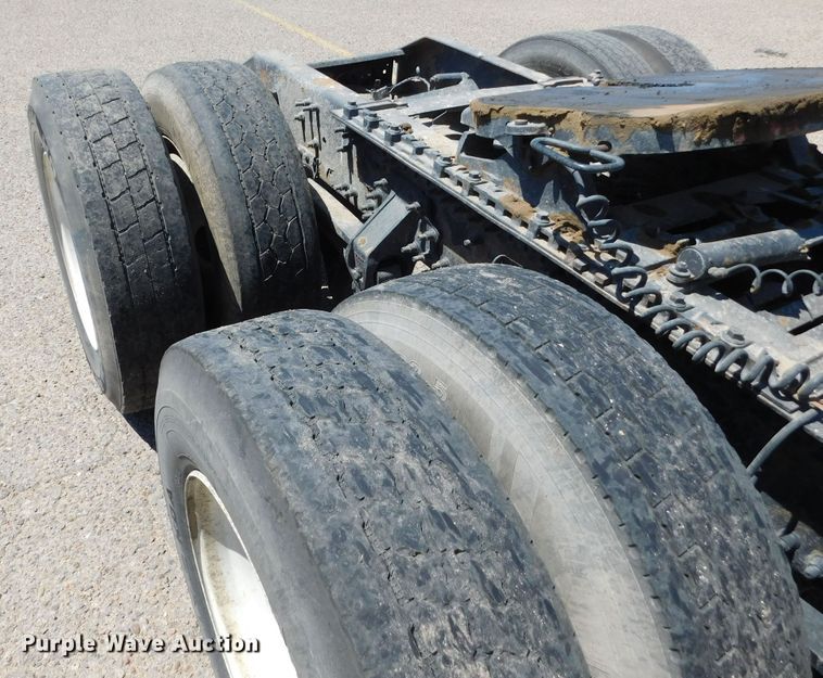 image for item DJ7714 2009 Volvo VNL  semi truck