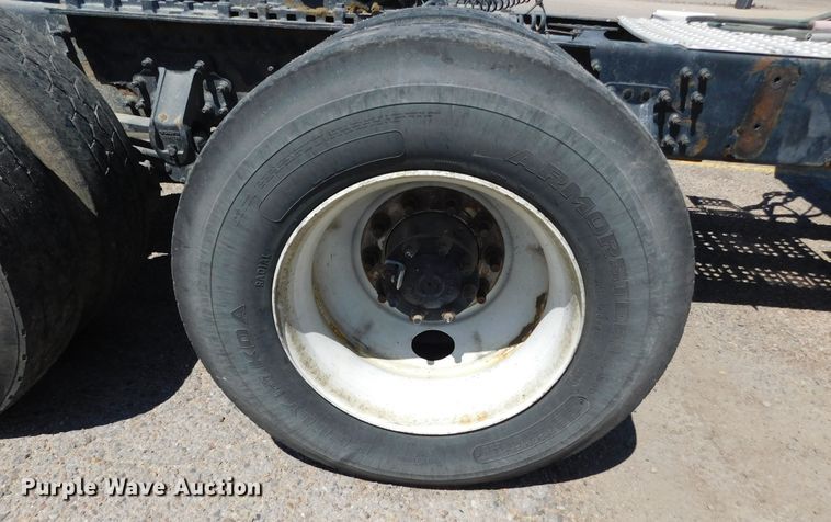 image for item DJ7714 2009 Volvo VNL  semi truck