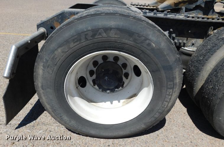 image for item DJ7714 2009 Volvo VNL  semi truck