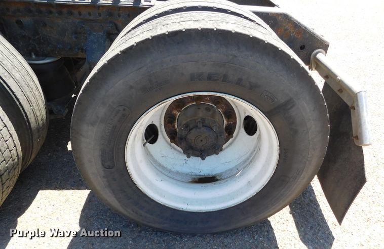 image for item DJ7714 2009 Volvo VNL  semi truck