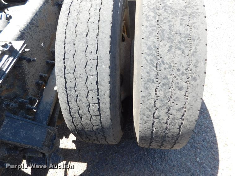 image for item DJ7714 2009 Volvo VNL  semi truck