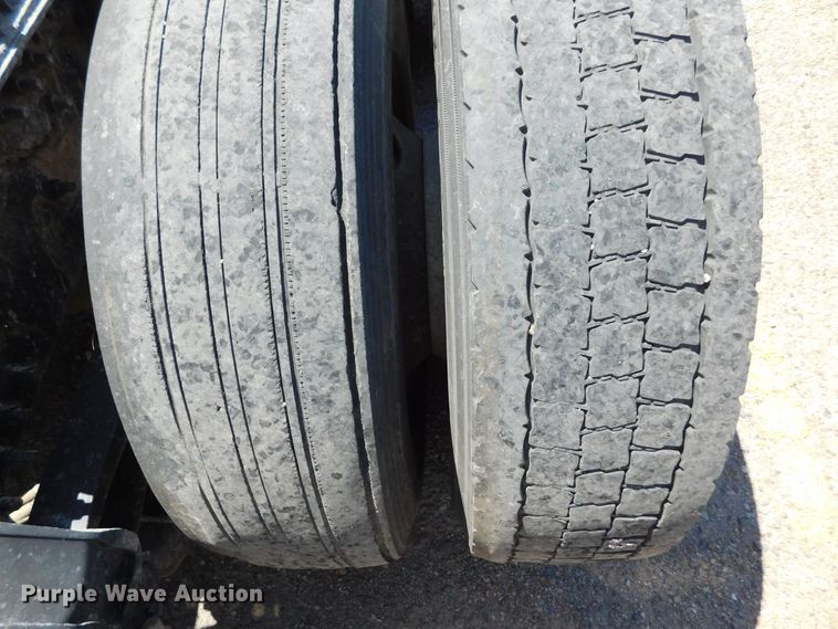 image for item DJ7714 2009 Volvo VNL  semi truck