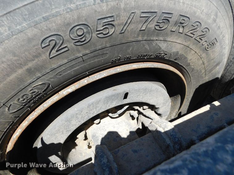 image for item DJ7714 2009 Volvo VNL  semi truck