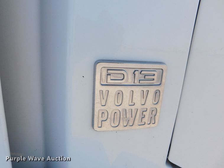 image for item DJ7714 2009 Volvo VNL  semi truck