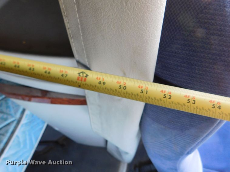 image for item DJ7714 2009 Volvo VNL  semi truck