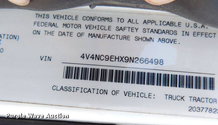 image for item DJ7714 2009 Volvo VNL  semi truck