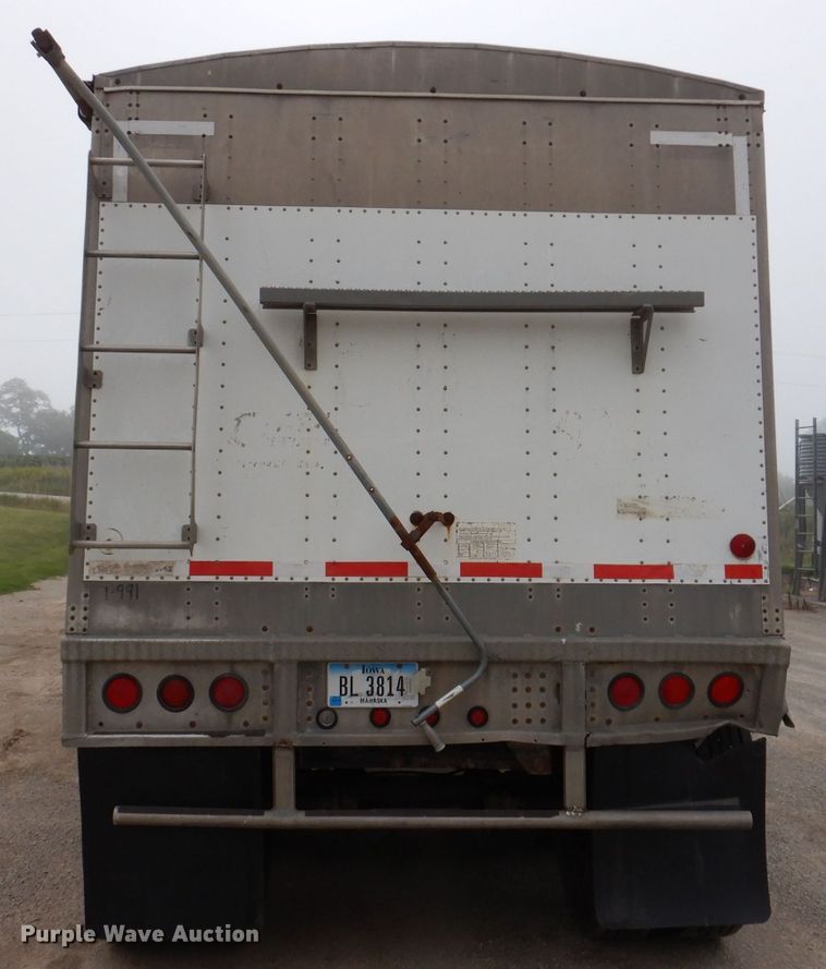 image for item DK2024 1998 Cornhusker 800  grain trailer