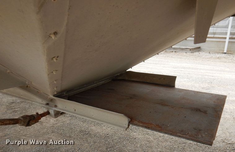 image for item DK2024 1998 Cornhusker 800  grain trailer