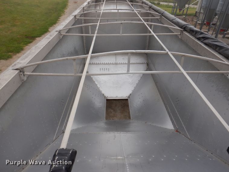 image for item DK2024 1998 Cornhusker 800  grain trailer