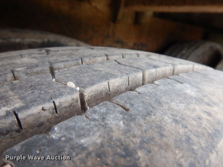 image for item DK2024 1998 Cornhusker 800  grain trailer