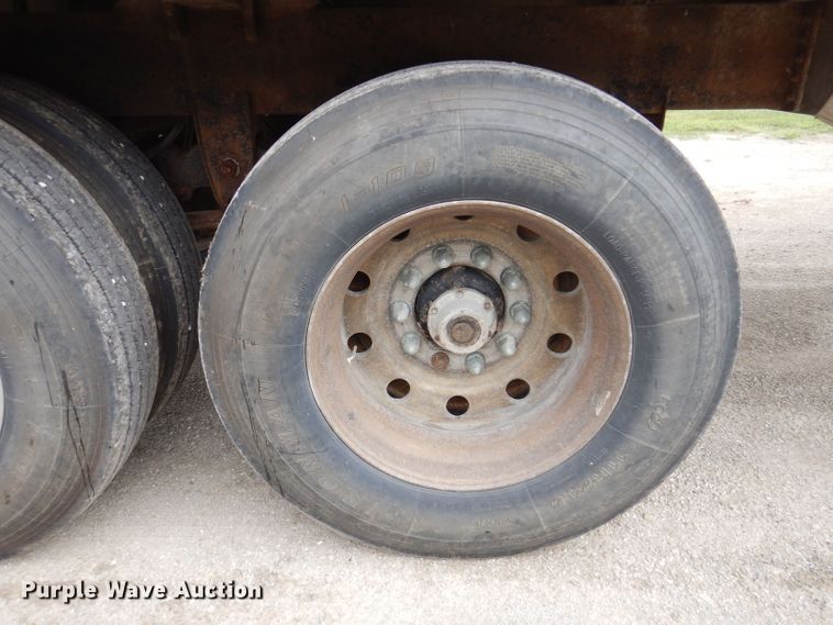 image for item DK2024 1998 Cornhusker 800  grain trailer