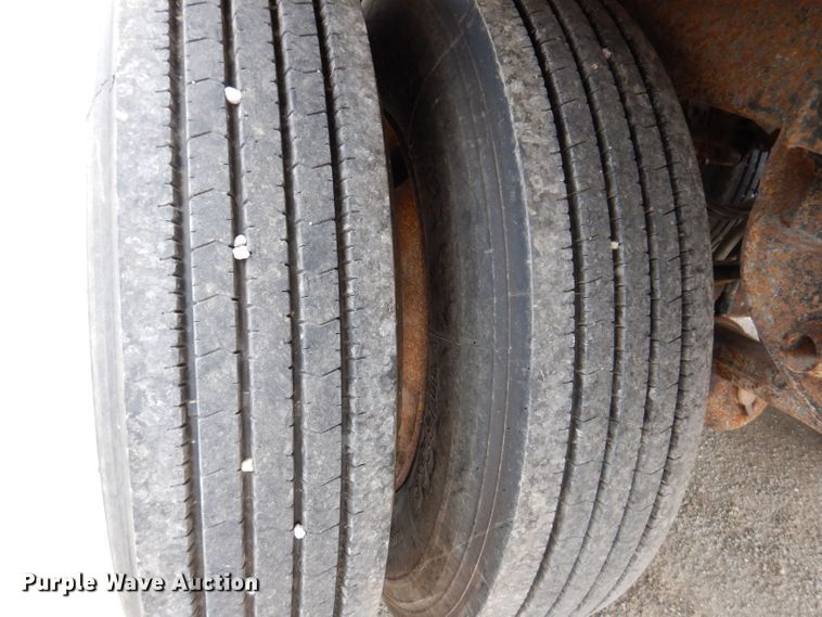 image for item DK2024 1998 Cornhusker 800  grain trailer