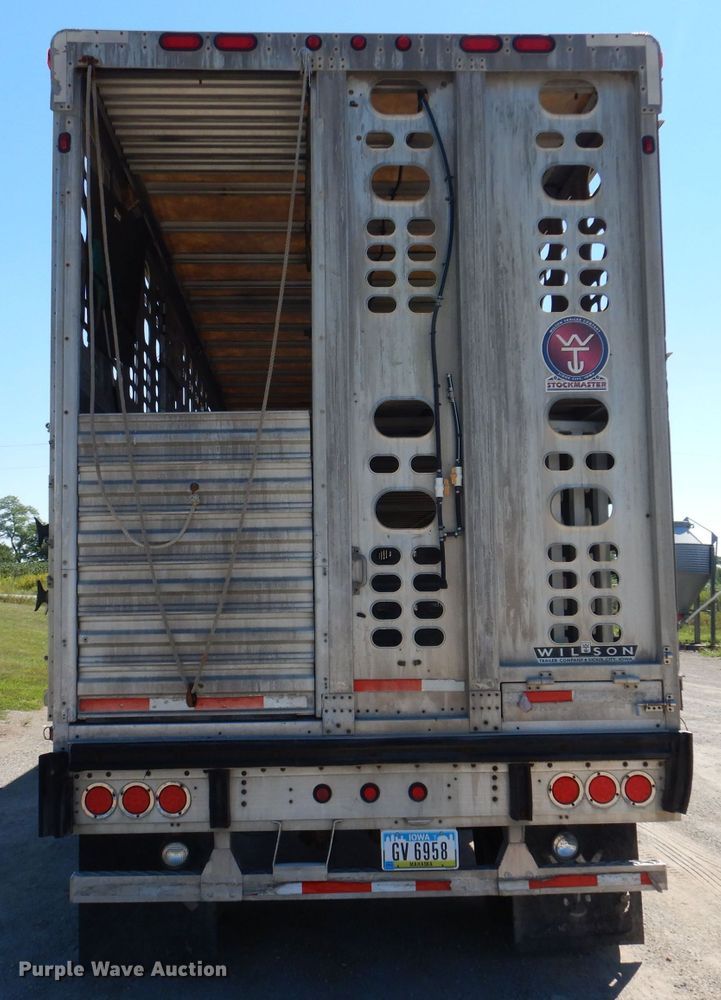image for item DK2025 2006 Wilson PSADL-400P  livestock trailer