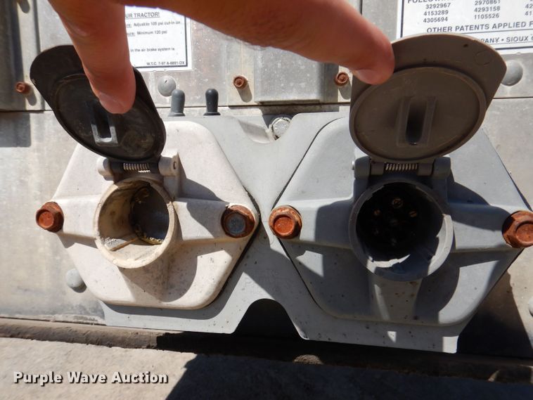 image for item DK2025 2006 Wilson PSADL-400P  livestock trailer