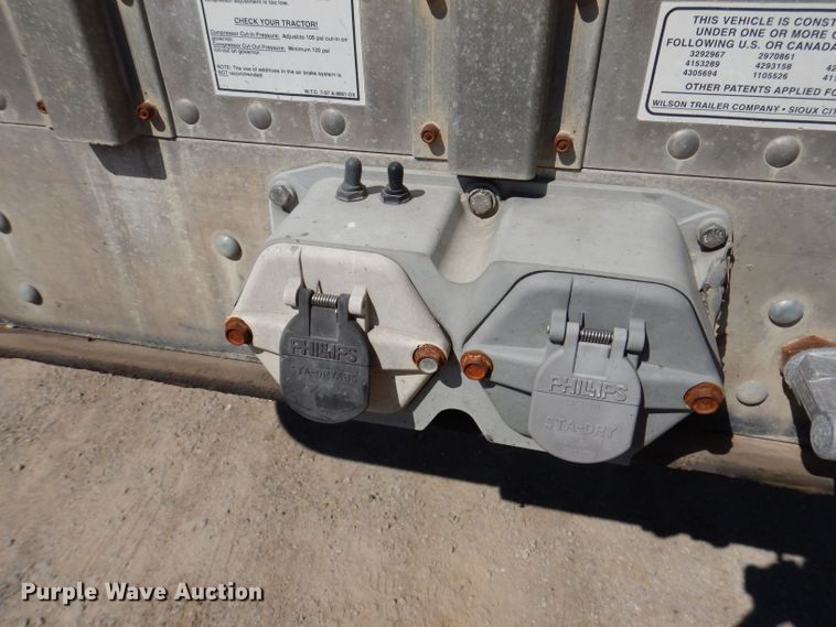 image for item DK2025 2006 Wilson PSADL-400P  livestock trailer