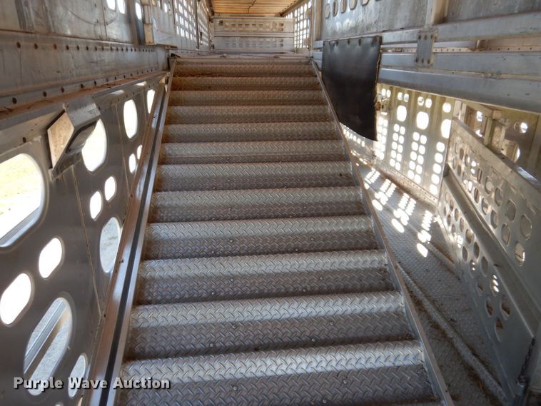 image for item DK2025 2006 Wilson PSADL-400P  livestock trailer