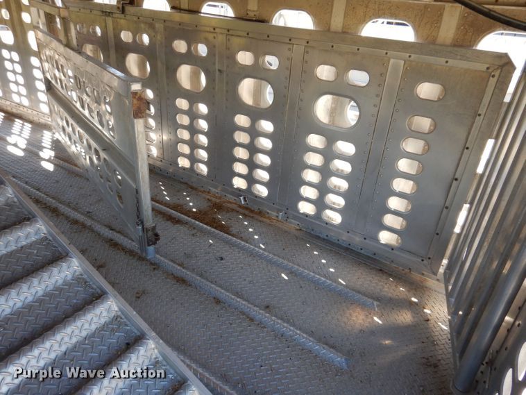 image for item DK2025 2006 Wilson PSADL-400P  livestock trailer