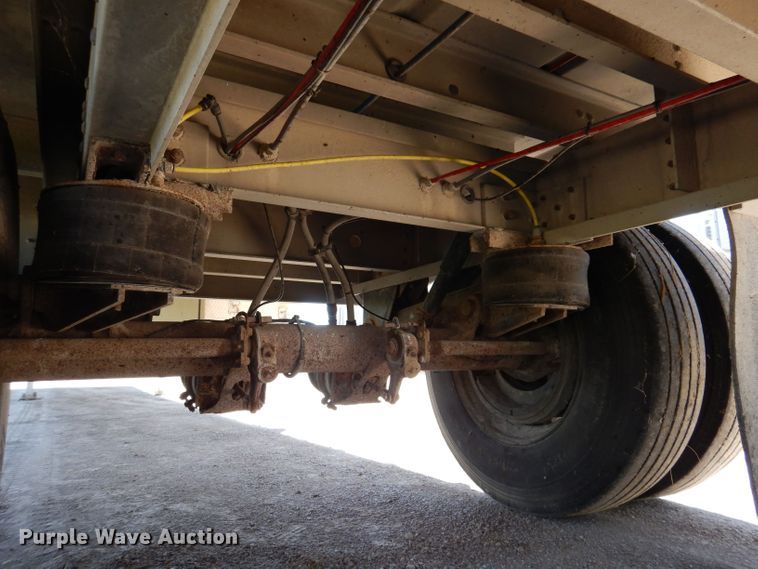 image for item DK2025 2006 Wilson PSADL-400P  livestock trailer