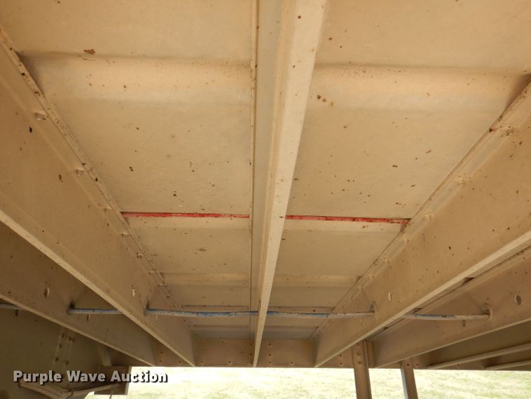 image for item DK2025 2006 Wilson PSADL-400P  livestock trailer