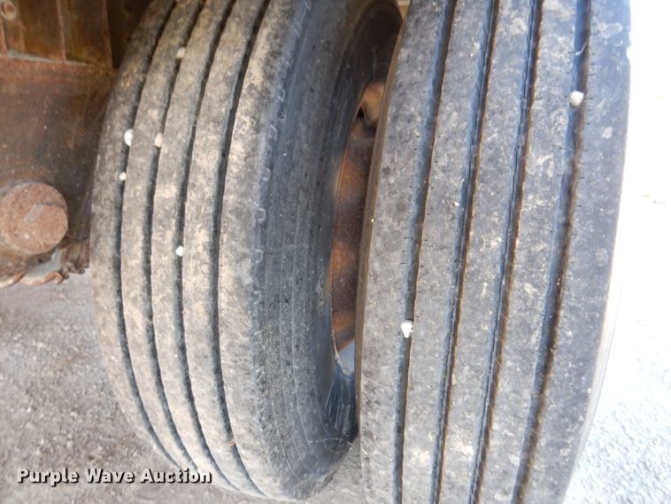 image for item DK2025 2006 Wilson PSADL-400P  livestock trailer