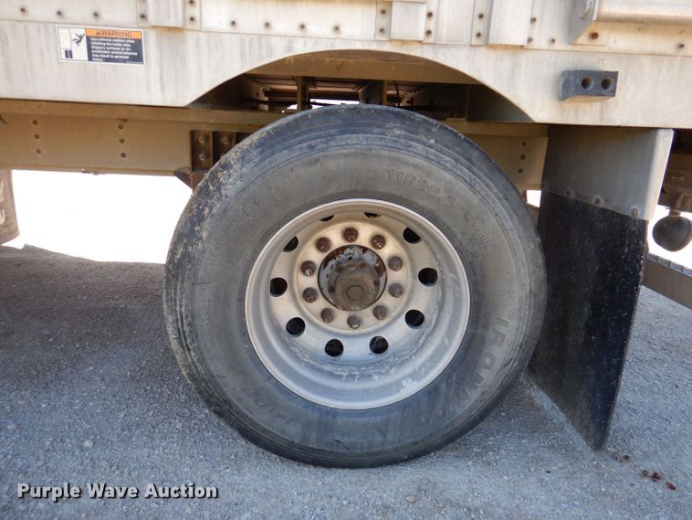 image for item DK2025 2006 Wilson PSADL-400P  livestock trailer