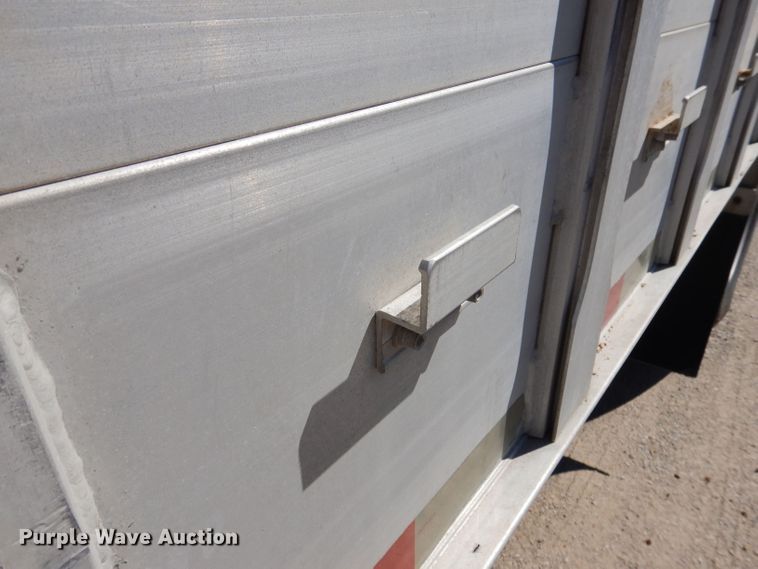 image for item DK2026 2004 M.H. EBY TransPork  livestock trailer