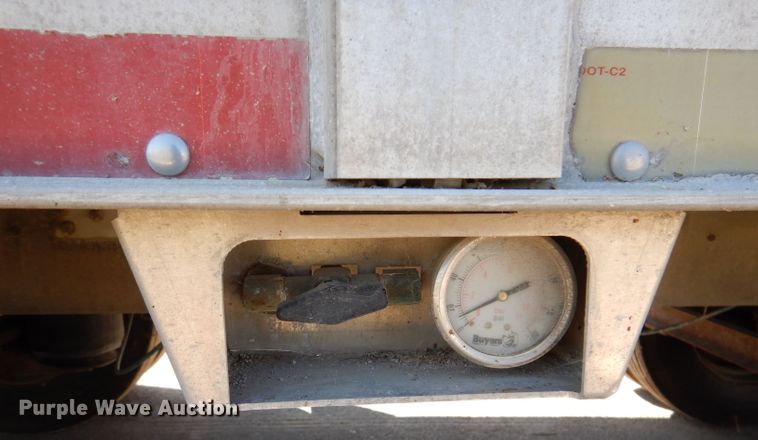 image for item DK2026 2004 M.H. EBY TransPork  livestock trailer