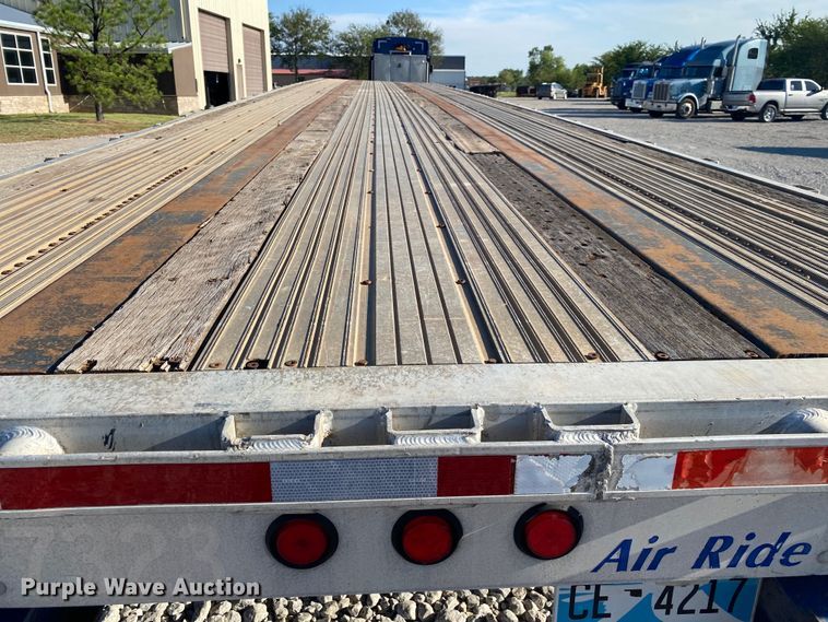 image for item DK6391 2002 Utility Trailers FLBD  flatbed trailer