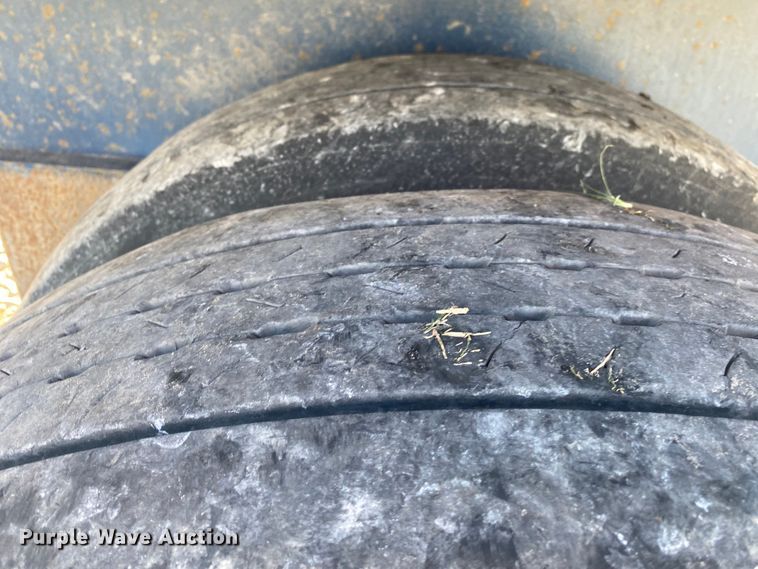 image for item DK6391 2002 Utility Trailers FLBD  flatbed trailer