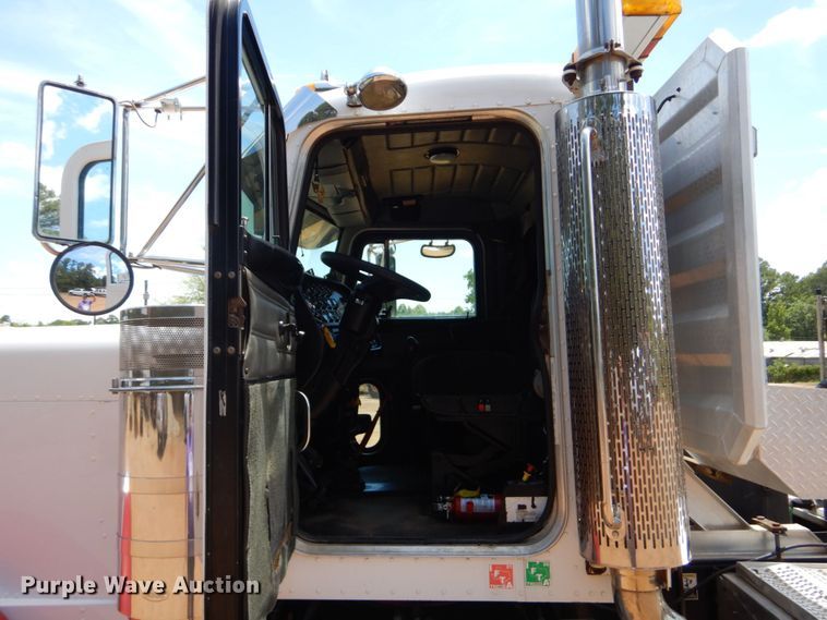 image for item DK6995 2003 Peterbilt 379  semi truck