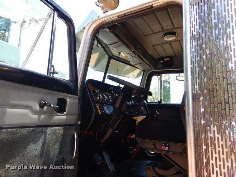 image for item DK6995 2003 Peterbilt 379  semi truck