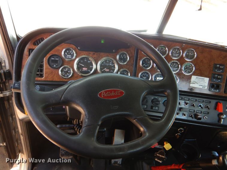 image for item DK6995 2003 Peterbilt 379  semi truck