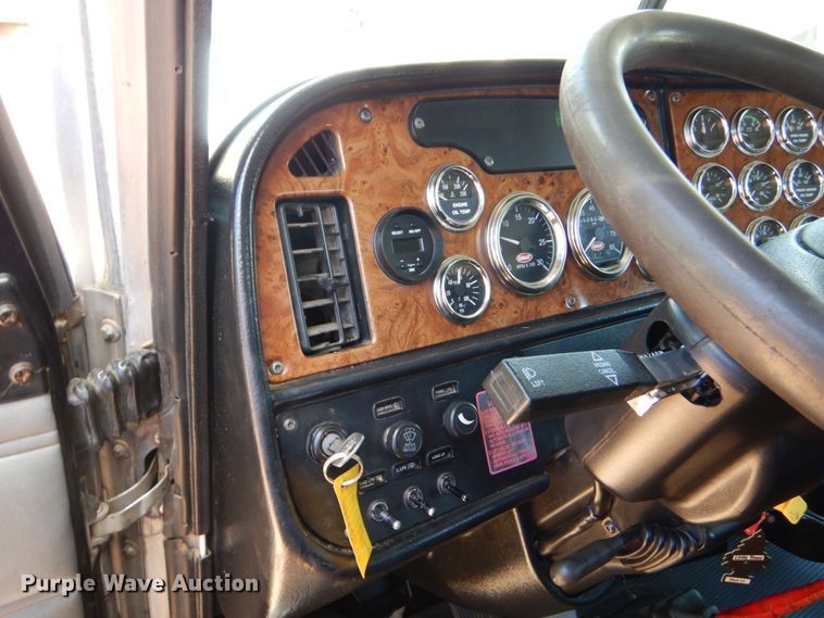 image for item DK6995 2003 Peterbilt 379  semi truck
