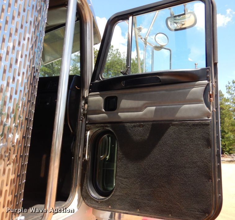 image for item DK6995 2003 Peterbilt 379  semi truck