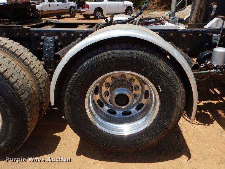 image for item DK6995 2003 Peterbilt 379  semi truck