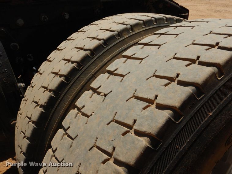 image for item DK6995 2003 Peterbilt 379  semi truck