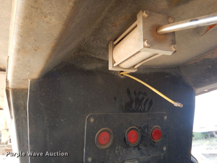 image for item DK6997 2017 Armor Lite SHD32  end dump trailer