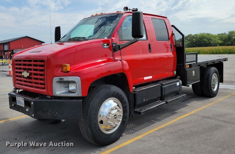 image for item DM8011 2004 Chevrolet C7500  Crew Cab flatbed truck