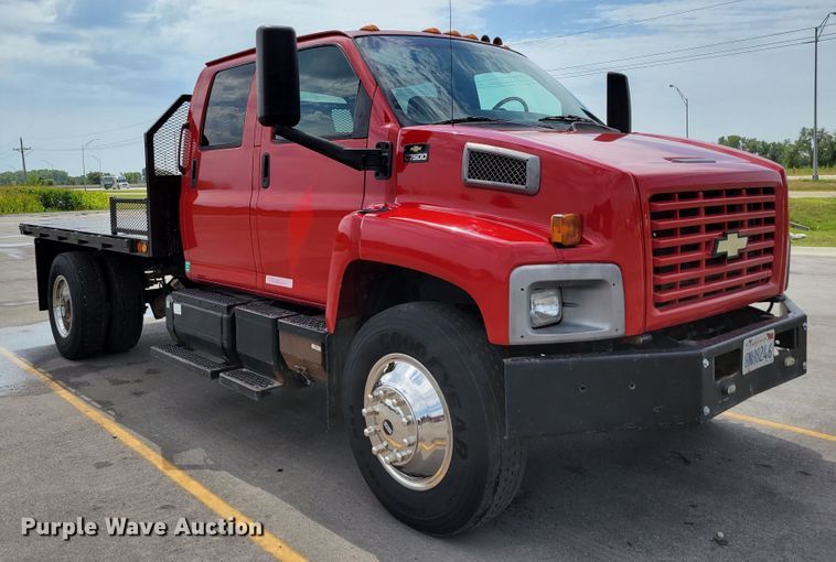 image for item DM8011 2004 Chevrolet C7500  Crew Cab flatbed truck