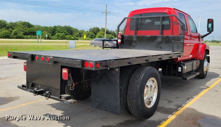 image for item DM8011 2004 Chevrolet C7500  Crew Cab flatbed truck