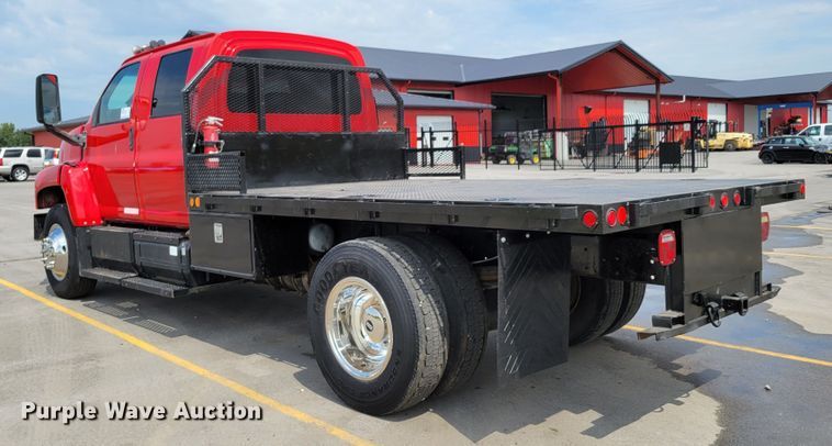 image for item DM8011 2004 Chevrolet C7500  Crew Cab flatbed truck
