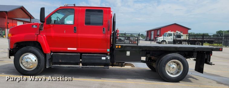 image for item DM8011 2004 Chevrolet C7500  Crew Cab flatbed truck
